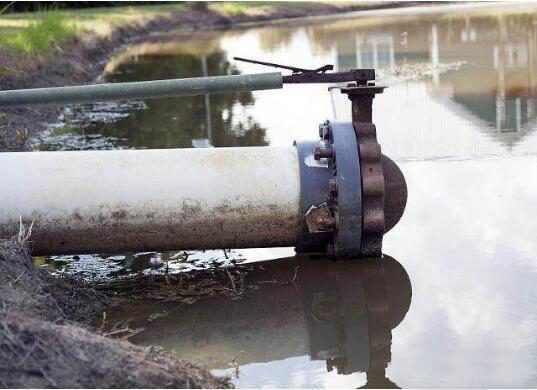 采用耐腐蝕凸輪国产麻豆二区抽吸含油廢水